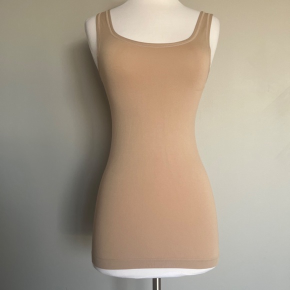 Theory Tubular Nude Seamless Tank Top in Stretch Jersey Italy Scoop Neck Layer - Picture 2 of 8